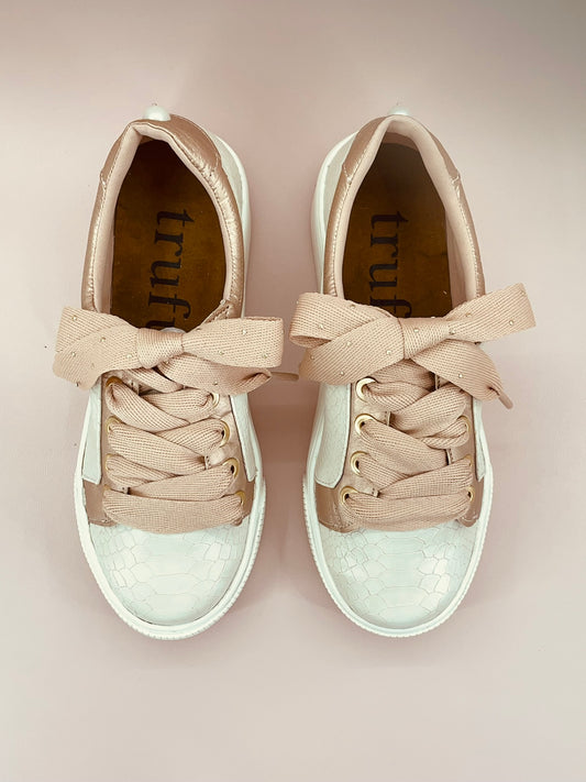 CREME BOW SNEAKERS